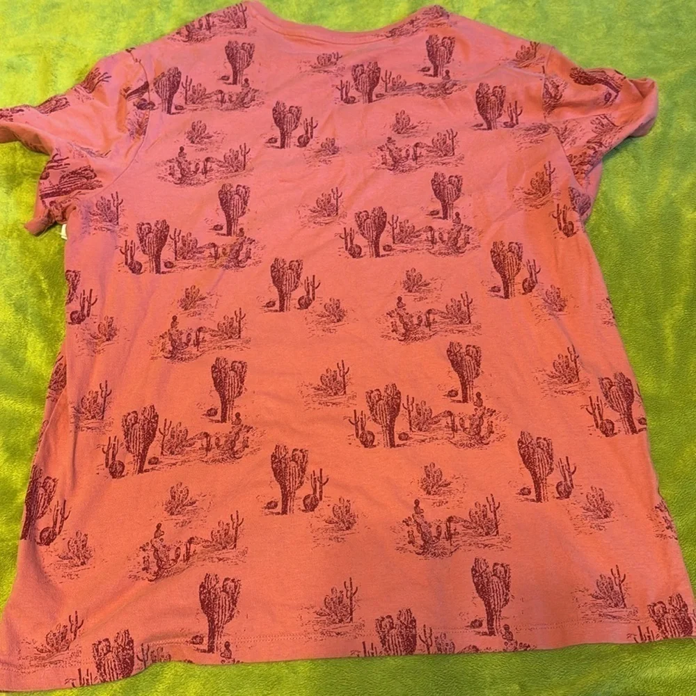 Men’s Goodfellow Cactus T-shirt Sz Large EUC Two different shades of Red